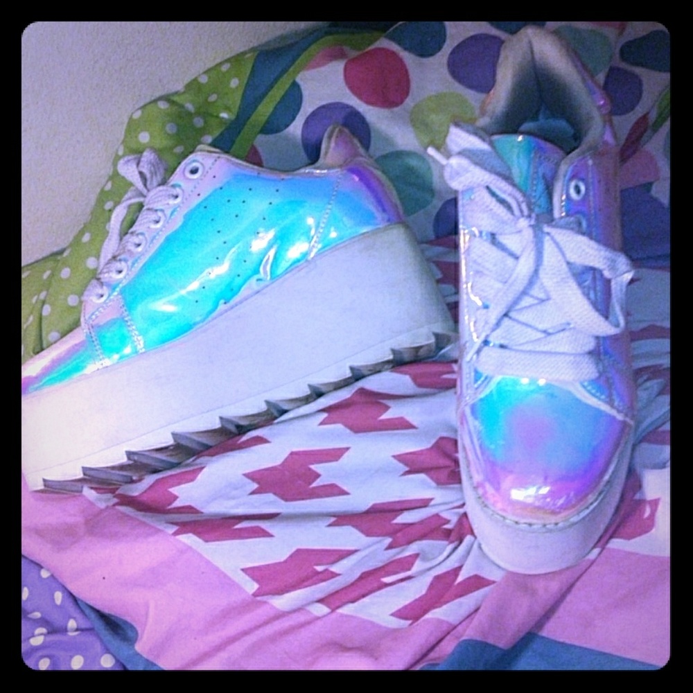 Yru lala Atlantis holographic platform shoes 👠